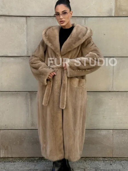 Шуба из скандинавской норки с капюшоном, цельный мех - фото 0