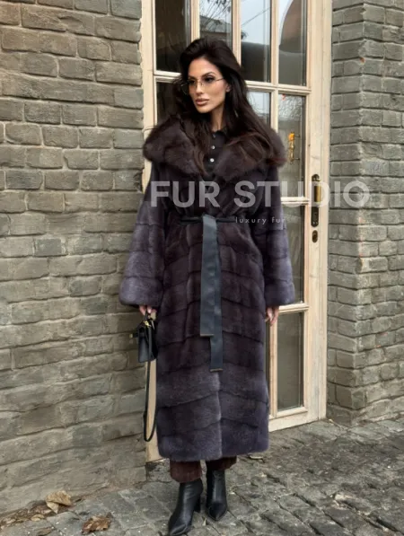 Удлиненная шуба из меха норки с капюшоном куница - фото 10