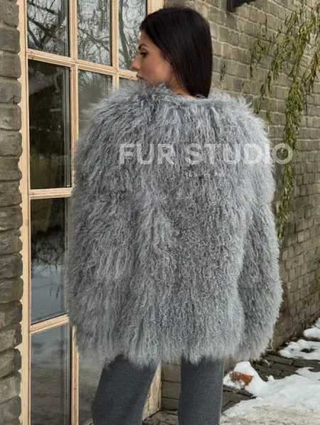 Шуба из меха ламы серого цвета - фото 3