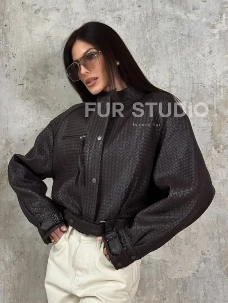 Женский бомбер из натуральной плетёной кожи - фото 8