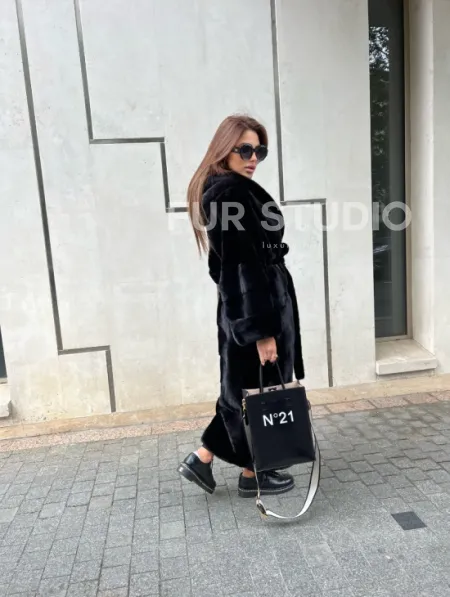 Шуба из норки Velvet с капюшоном в черном цвете - фото 10