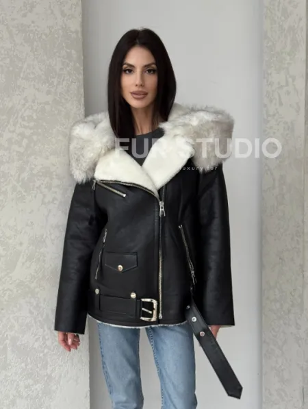 Черная куртка дубленка с капюшоном - фото 10