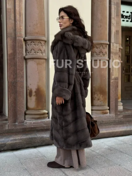 Шуба норковая в цвете мокко с капюшоном куница - фото 5