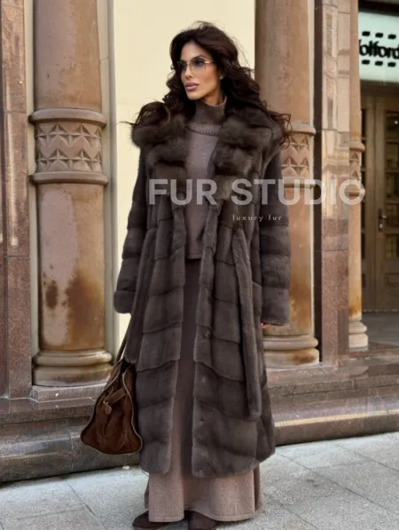 Шуба норковая в цвете мокко с капюшоном куница - фото 6