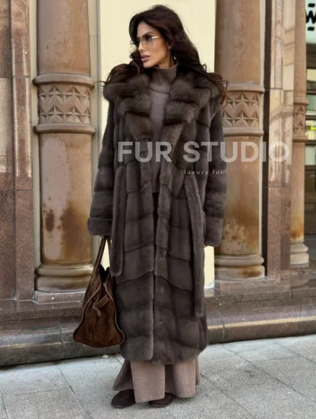 Шуба норковая в цвете мокко с капюшоном куница - фото 3