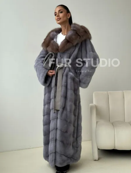 Голубая норковая шуба с капюшоном куницы - фото 5