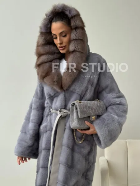 Голубая норковая шуба с капюшоном куницы - фото 2