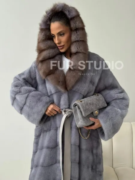 Голубая норковая шуба с капюшоном куницы - фото 1