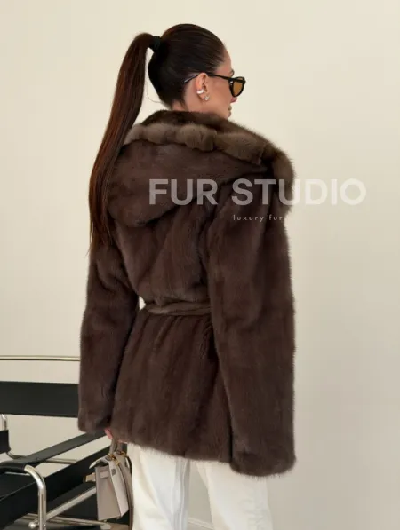 Коричневый норковый полушубок с мехом куницы - фото 6
