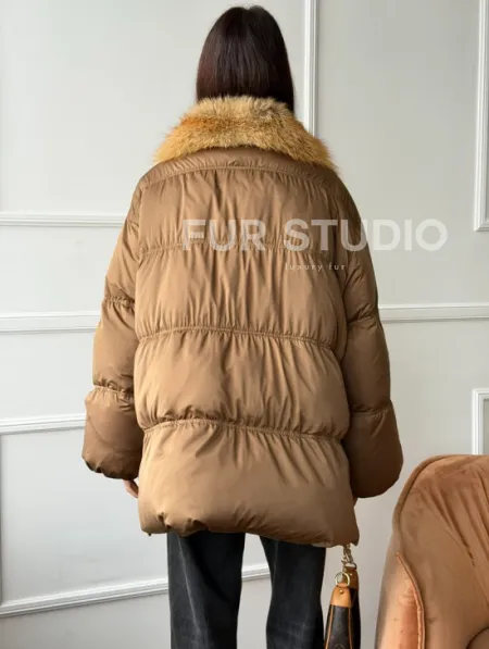 Женский пуховик оверсайз с мехом лисы - фото 4