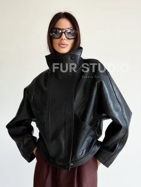 Черная женская кожаная куртка - фото 22
