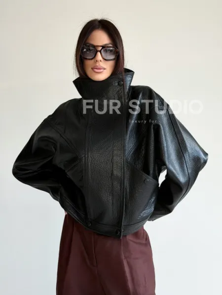 Черная женская кожаная куртка - фото 18