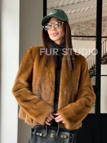Меховой жакет из золотой норки - фото 25