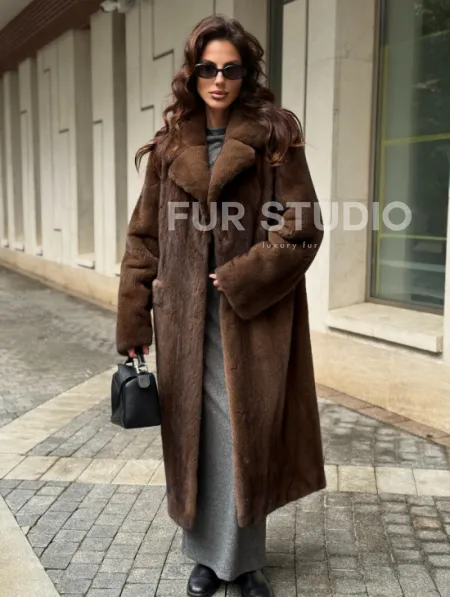 Шуба из меха норки в натуральном цвете под соболь - фото 0