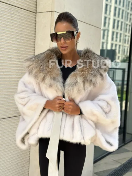 Белое норковое манто с капюшоном из меха рыси - фото 2