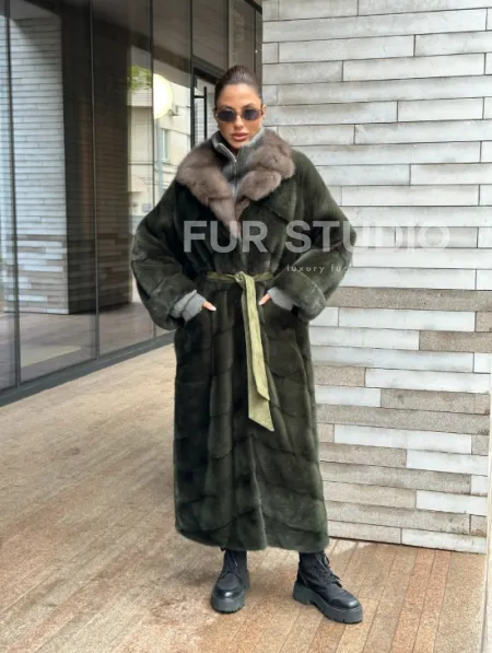 Шуба норковая хаки с воротником из меха куницы - фото 7