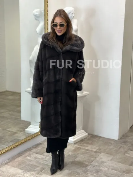 Норковая шуба в цвете графитовый уголь с капюшоном - фото 5