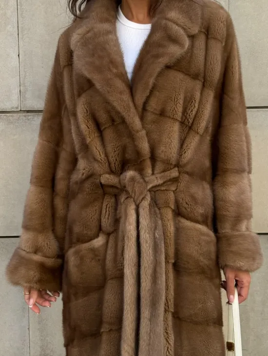 Шуба из меха аукционной норки Vintage Gold с меховым поясом - фото 3