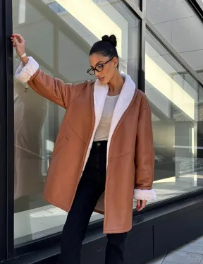 Женская дублёнка на запах с поясом - цвет кэмел - фото 12