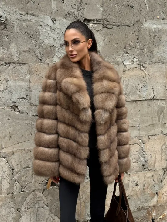 Полушубок из меха куницы пастель английский воротник - фото 11