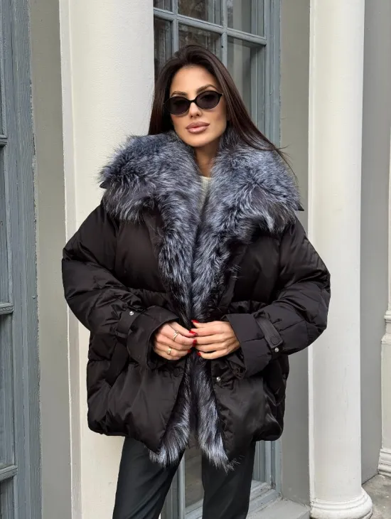 Модный пуховик в стиле Oversize с натуральным мехом чернобурки - фото 9