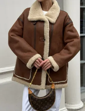 Современная коричневая дубленка из меха кёрли «Casual style» - фото 9