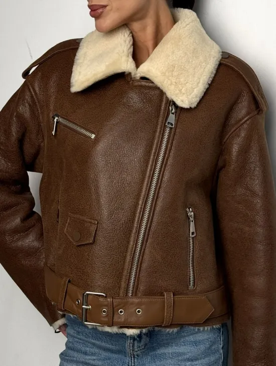 Короткая зимняя женская дубленка авиатор - фото 2