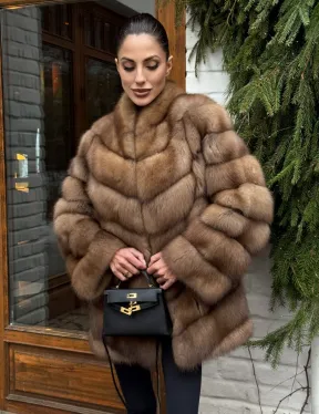 Полушубок из куницы с воротником V-образным - фото 12