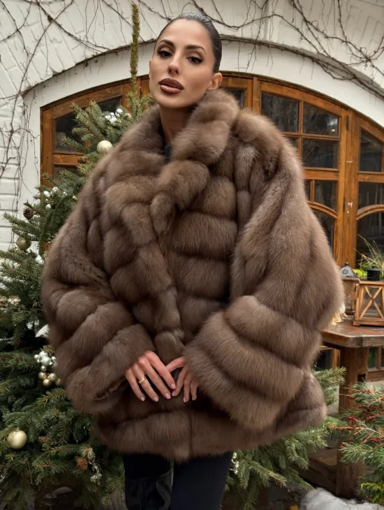 Полушубок оверсайз из меха куницы с английским воротником - фото 6