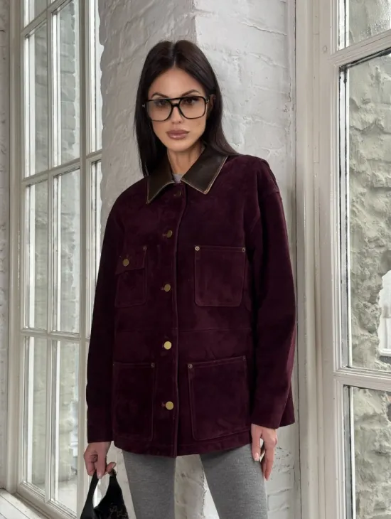 Куртка в «рабочем стиле» из замши Burgundy с отложным воротником, весна-лето 2025 - фото 10