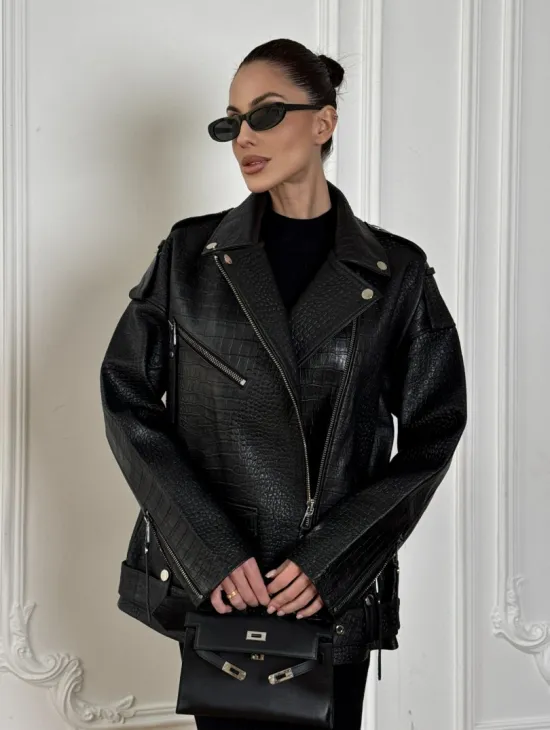 Total black удлиненная женская косуха из натуральной кожи CROCO с косой застежкой-молнией - фото 5