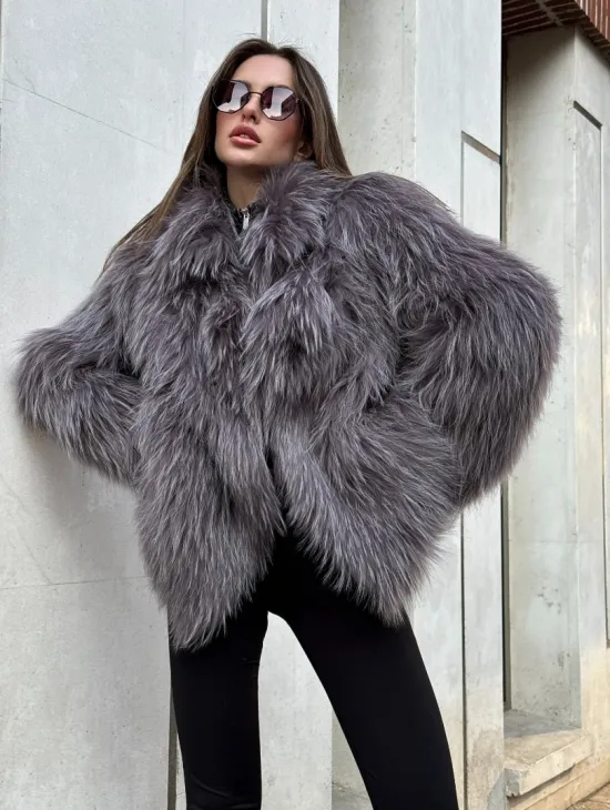 Шуба из меха енота с английским воротником цвет - лаванда - фото 4