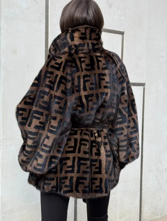 Шуба из плюшевой норки VELVET летучая мышь с черным принтом - фото 2