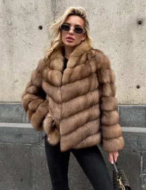 Полушубок из куницы с V-образным воротником - фото 3