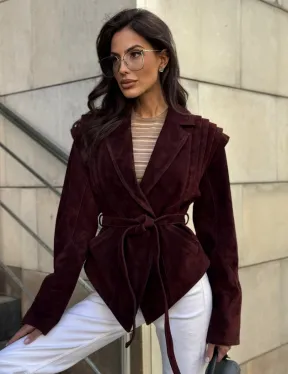 Модная приталенная куртка с плечами в стиле 90-х - фото 8