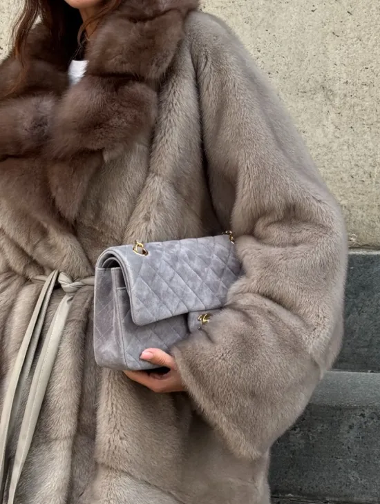 Полушубок норковый с воротником из куницы - в стиле оверсайз - фото 2