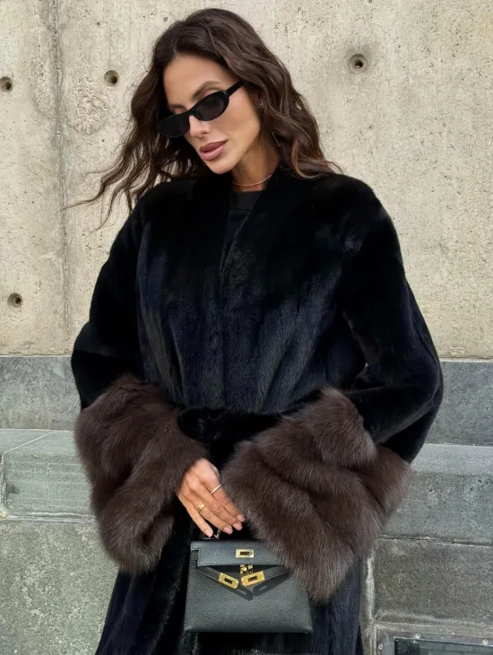 Длинная черная норковая шуба с манжетами из меха куницы - фото 1