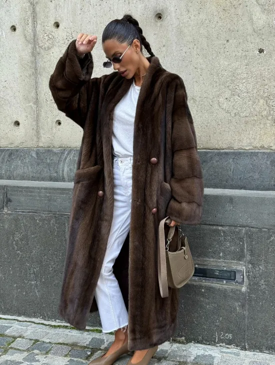 Роскошная шуба из аукционного меха норки SAGA FURS - цвет соболь - фото 11