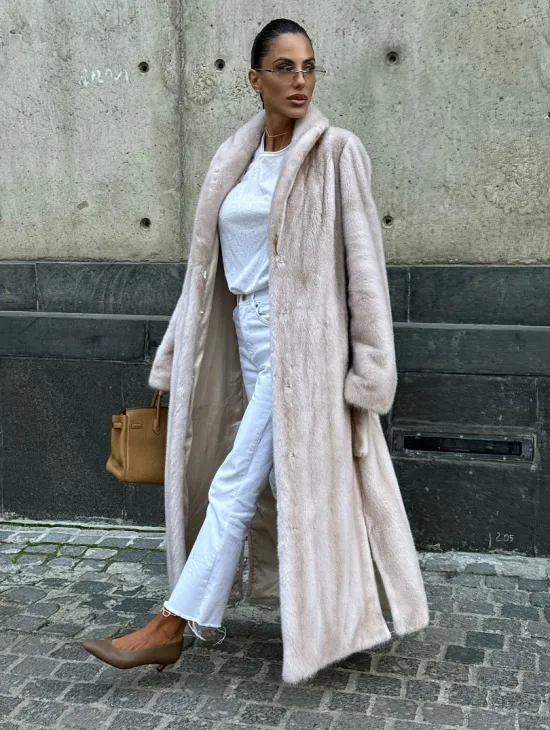 Классическая норковая шуба с перламутровым оттенком и эффектным воротником-шалью - фото 8