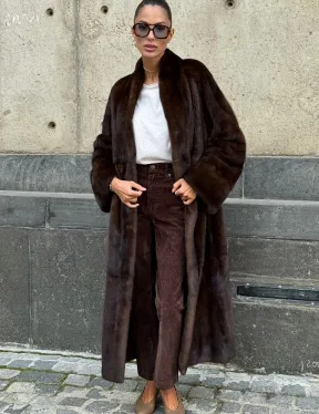 Эффектная норковая шуба цвета 