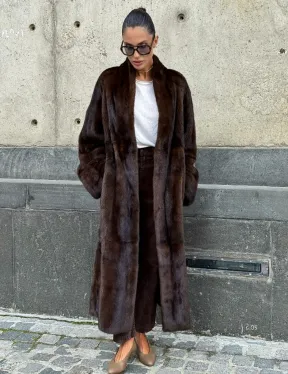 Эффектная норковая шуба цвета 