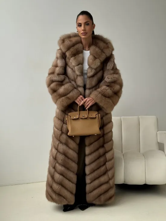 Длинная шуба из меха куницы с капюшоном - фото 8