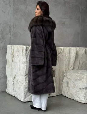 Шуба норковая графитовый ирис с капюшоном куницы - фото 5