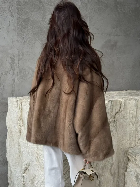 Короткая норковая шуба с воротником куницы - фото 5