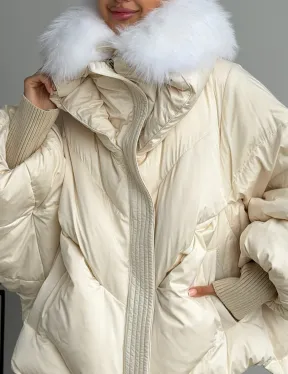 Бежевый зимний пуховик - фото 2