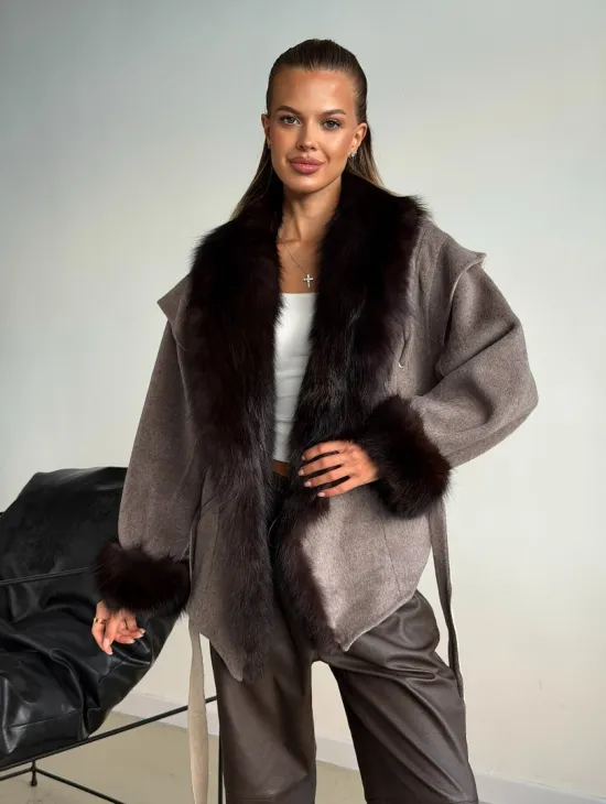 Пальто с мехом фишера - фото 9