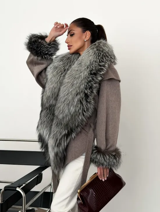 Полупальто с мехом чернобурки - фото 10
