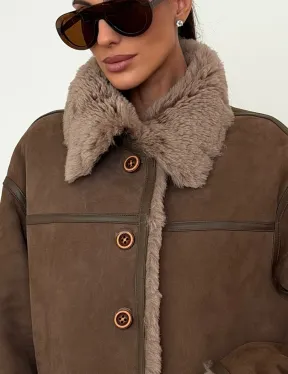 Коричневая замшевая дубленка на мехе тиградо - фото 1