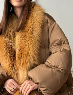 Женский пуховик оверсайз с мехом лисы - фото 1