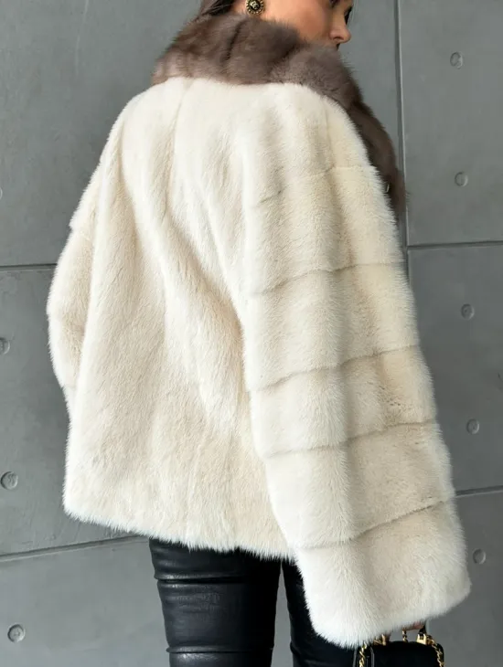 Норковая шуба с отделкой на воротнике из куницы - фото 4